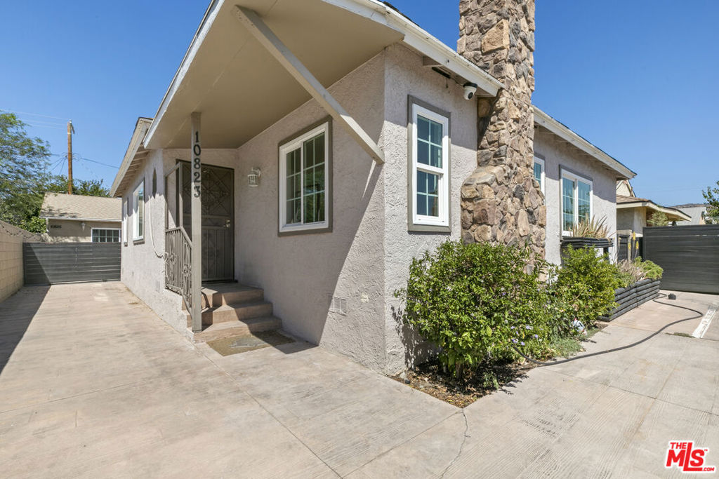 This beautifully remodeled home features 3 spacious bedrooms and 1 bathroom. Each bedroom includes ceiling fans and fresh updates for comfortable living. Enjoy your own private front yard. The property also offers 2 dedicated parking spaces for added convenience. Nestled in the desirable Sun Valley neighborhood, this home combines comfort, style, and great location!