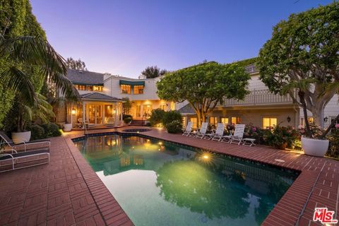 Photo of 524 N Rockingham Avenue, Los Angeles, CA 90049 (MLS # 26667263)