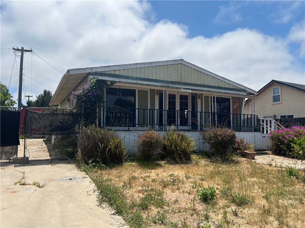 Great Investment break in Nipomo, California! Manufactured Home on Land. Diamond in the Rough but Lots of Possibilities. Huge workshop, Long Driveway and Large Yard. Call now to see this Golden Opportunity!