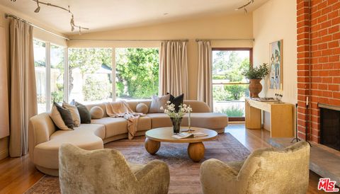 Photo of 16141 Bayberry Place, Sherman Oaks, CA 91403 (MLS # 26662113)