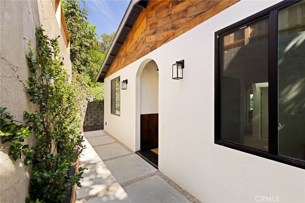 3926 Sunset Drive, Los Angeles CA 90027