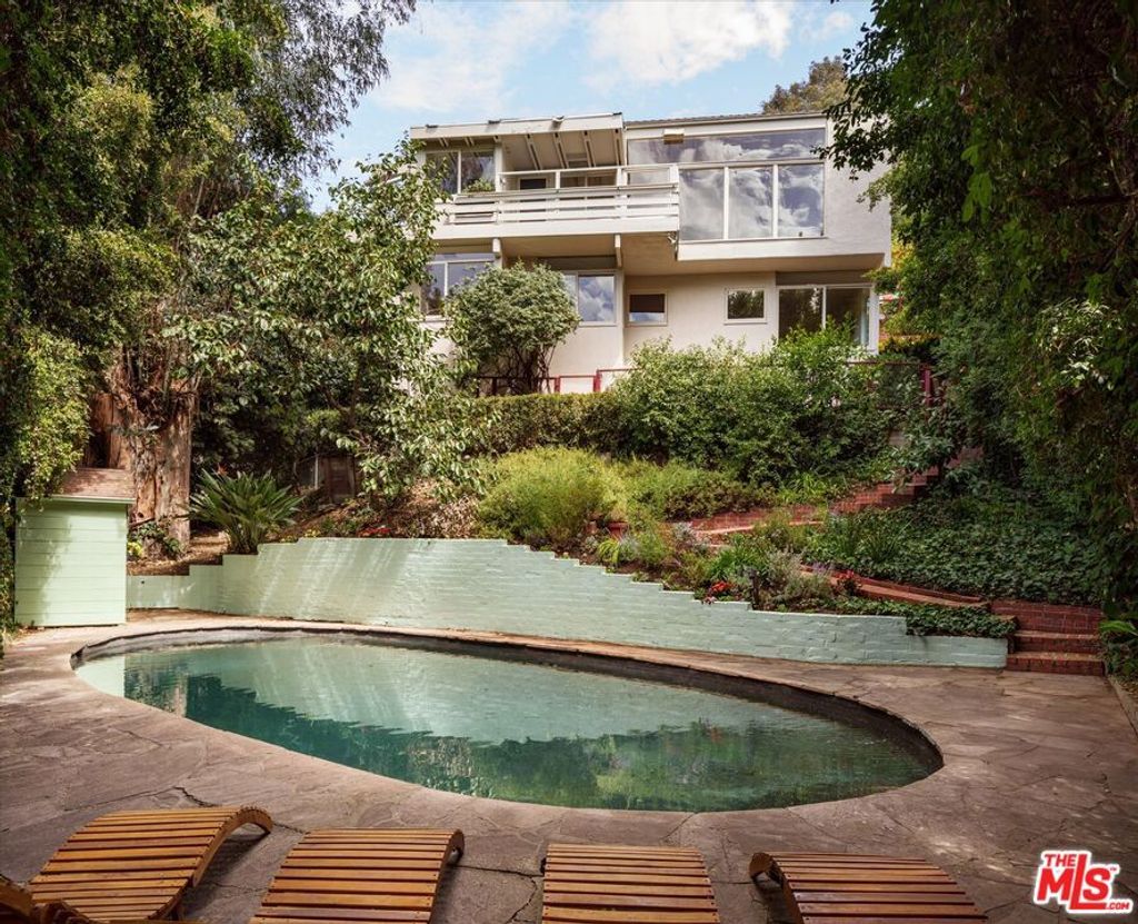 Photo of 2764 Outpost Drive, Los Angeles, CA 90068 (MLS # 25600425)