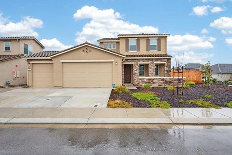 Photo of 1096 Wildrose Drive, Hollister, CA 95023 (MLS # ML82040790)