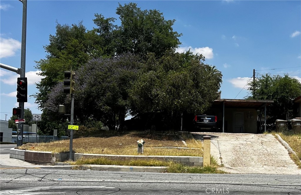 2200 COLLEGE Avenue