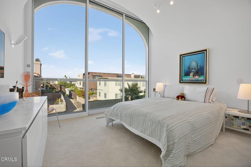 Oxnard, California, 93035, United States, 4 Bedrooms Bedrooms, ,5 BathroomsBathrooms,Residential,Active,2033358