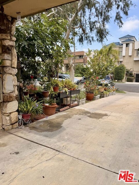 Photo of 4848 Elmwood Avenue #Unit 3, Los Angeles, CA 90004 (MLS # 26851227)