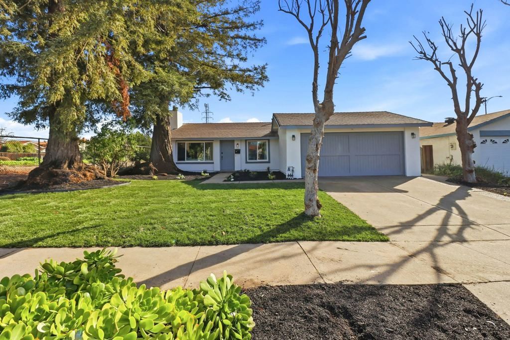 Photo of 2272 Shadowtree Dr, San Jose, CA 95131 (MLS # 41121069)