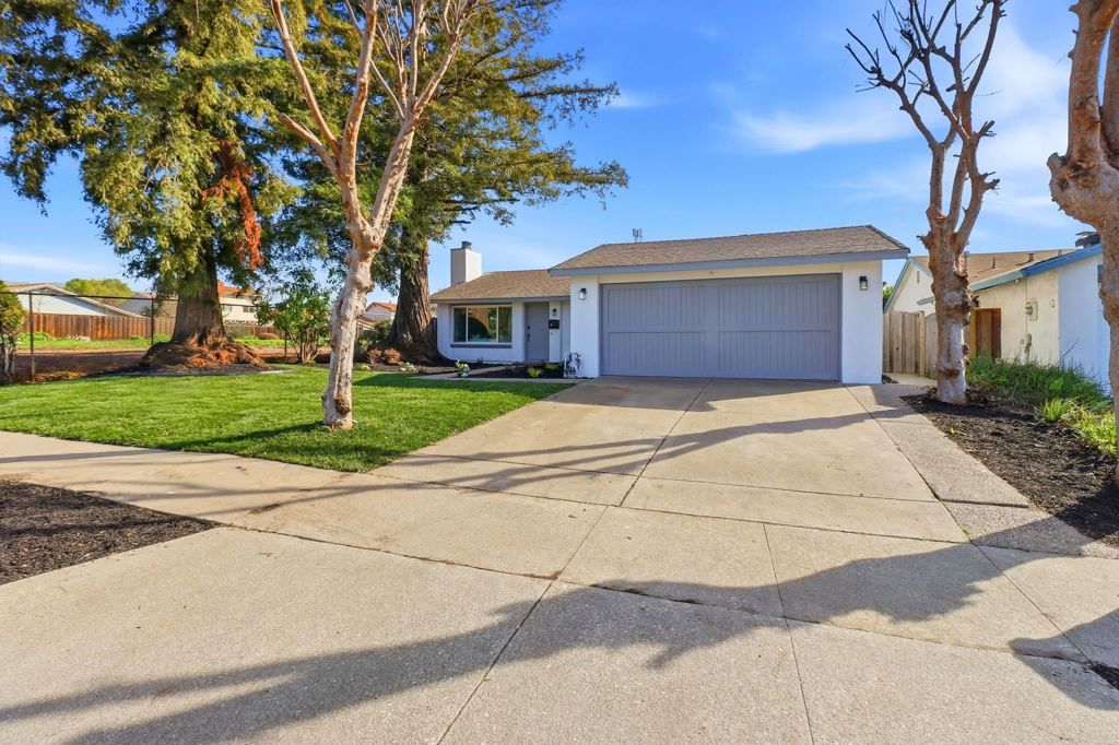 Photo of 2272 Shadowtree Dr, San Jose, CA 95131 (MLS # 41121069)