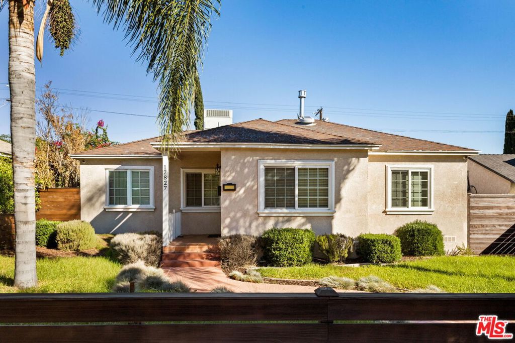 Photo of 17827 Burbank Boulevard, Encino, CA 91316 (MLS # 26102953)