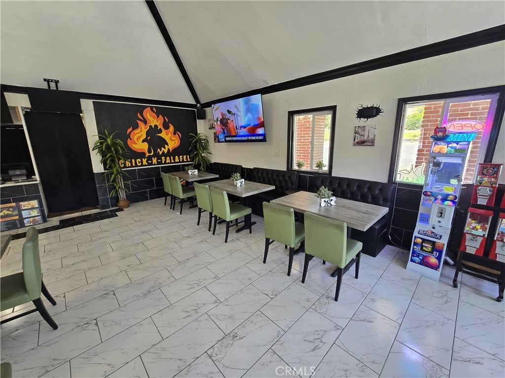 1431 E Washington