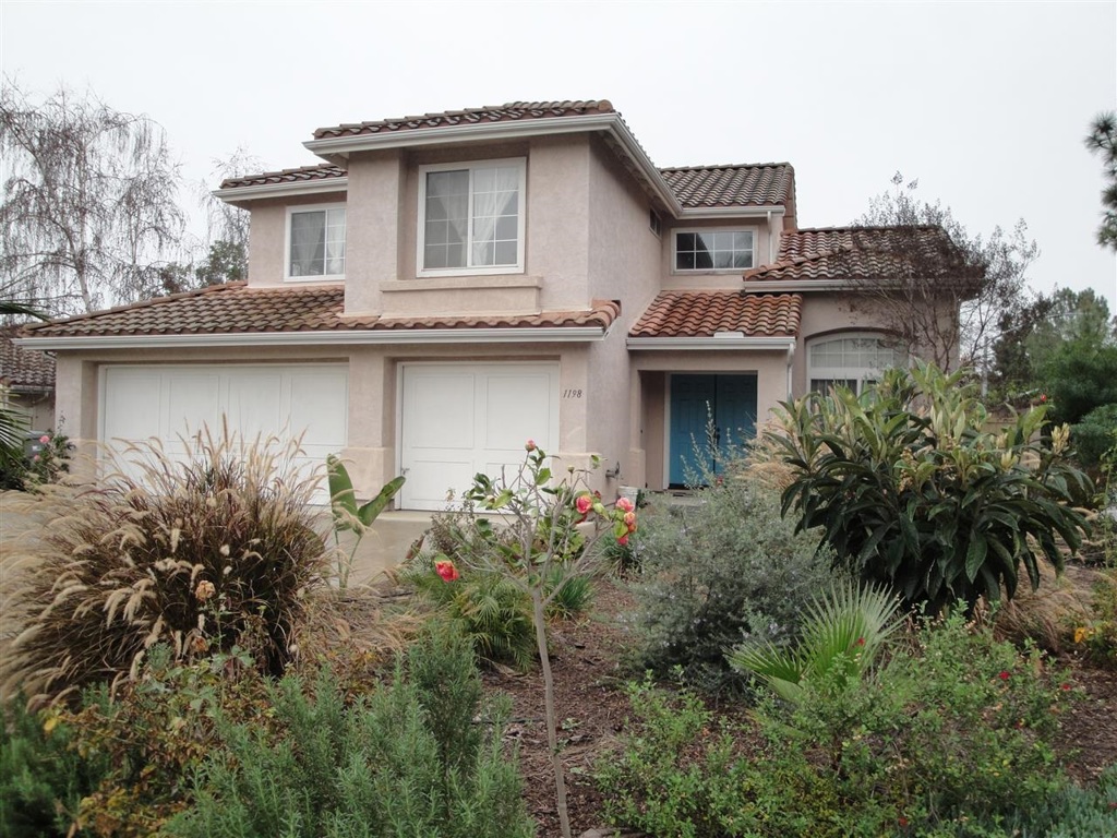 Beautiful home in quiet neighborhood on corner lot. Vaulted ceilings, upgraded bathrooms, granite countertops. Master Walk-in closet. Three car garage. Neighborhoods: sunbridge Equipment: Range/Oven Other Fees: 0 Sewer: Sewer Connected Topography: LL