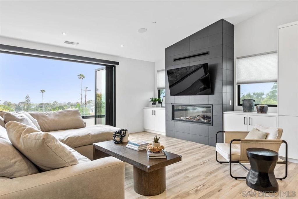 listing image 130720018524863805263