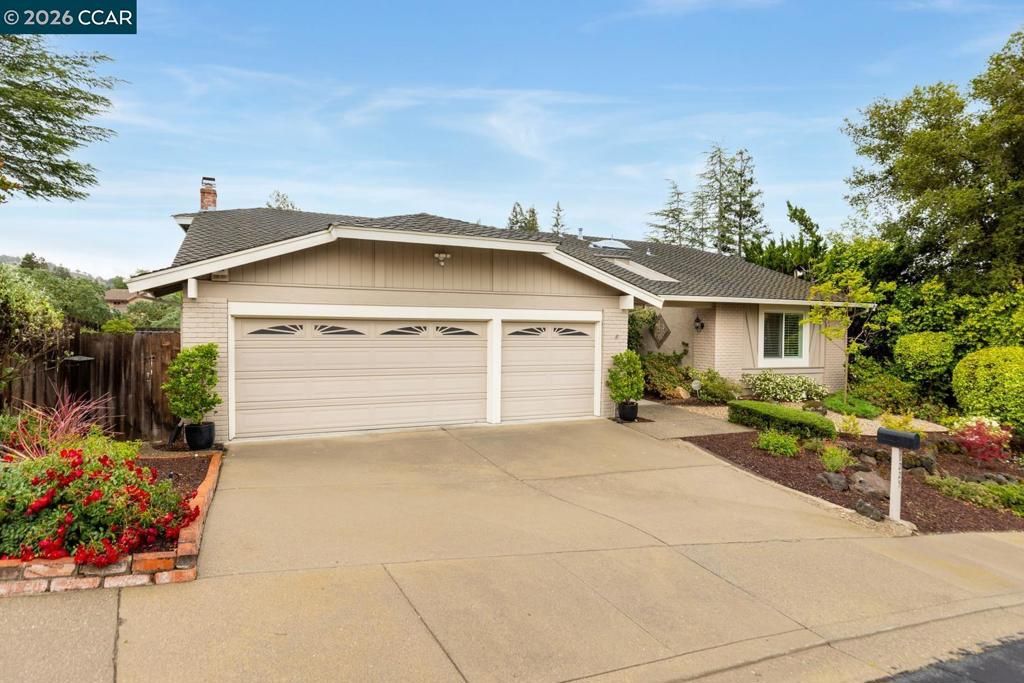 Photo of 1225 Worchester Ct Ct, Walnut Creek, CA 94596 (MLS # 41133262)