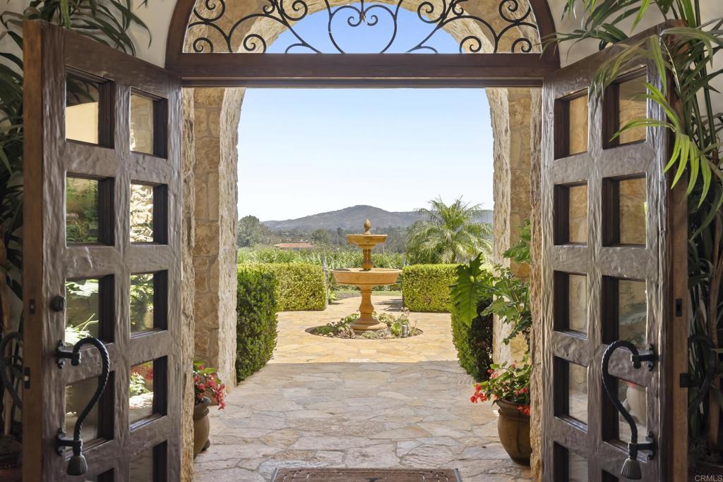 5423 Calzada Del Bosque