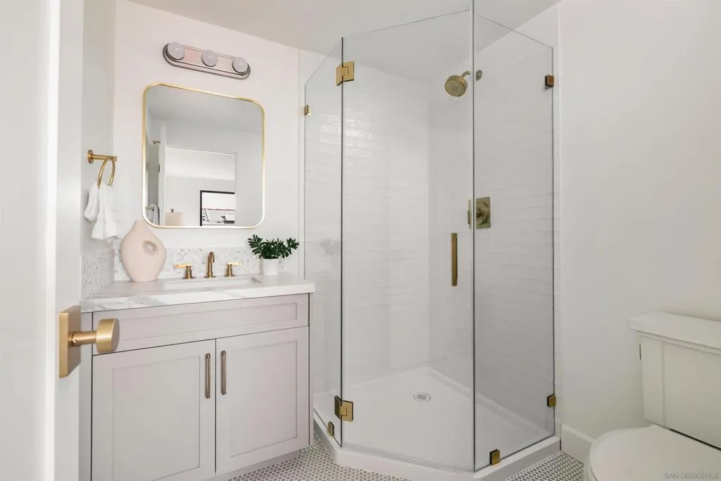 San Diego, California 92109, United States, 4 Bedrooms Bedrooms, ,5 BathroomsBathrooms,Residential,Active,221295