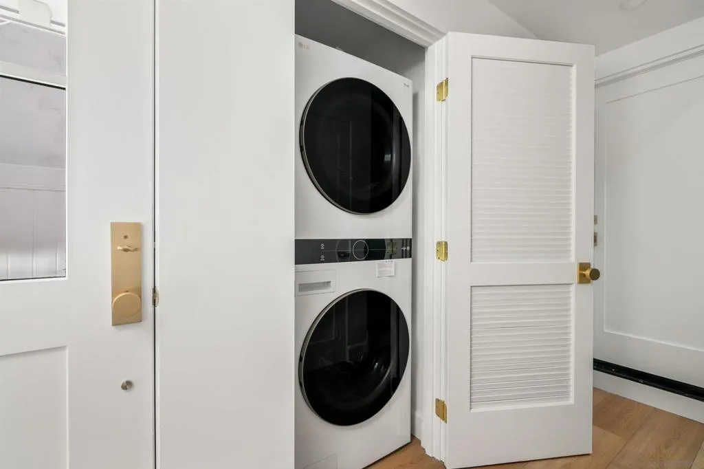 San Diego, California 92109, United States, 4 Bedrooms Bedrooms, ,5 BathroomsBathrooms,Residential,Active,221295