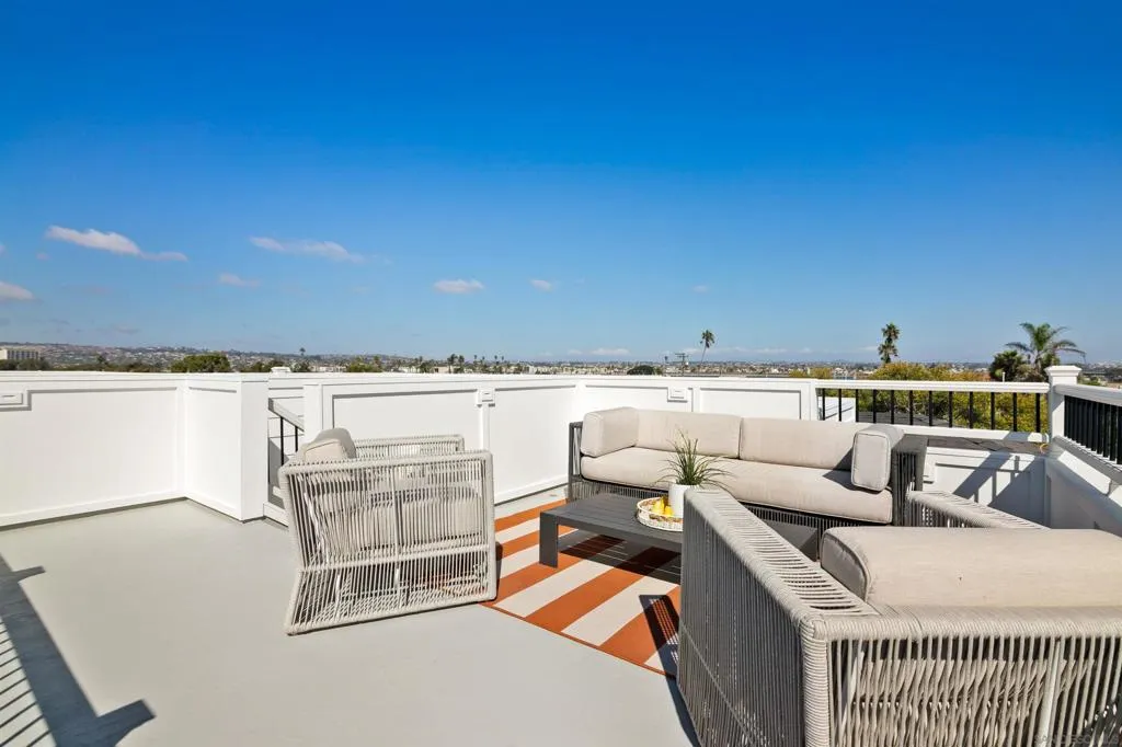 San Diego, California 92109, United States, 4 Bedrooms Bedrooms, ,5 BathroomsBathrooms,Residential,Active,221295