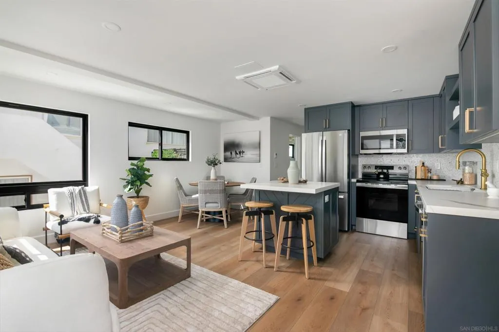 San Diego, California 92109, United States, 4 Bedrooms Bedrooms, ,5 BathroomsBathrooms,Residential,Active,221295