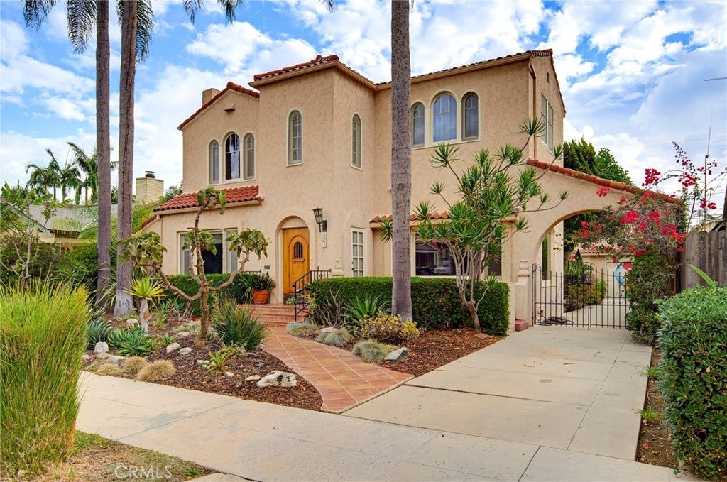 Photo of 262 Belmont Avenue, Long Beach, CA 90803 (MLS # SB26229643)