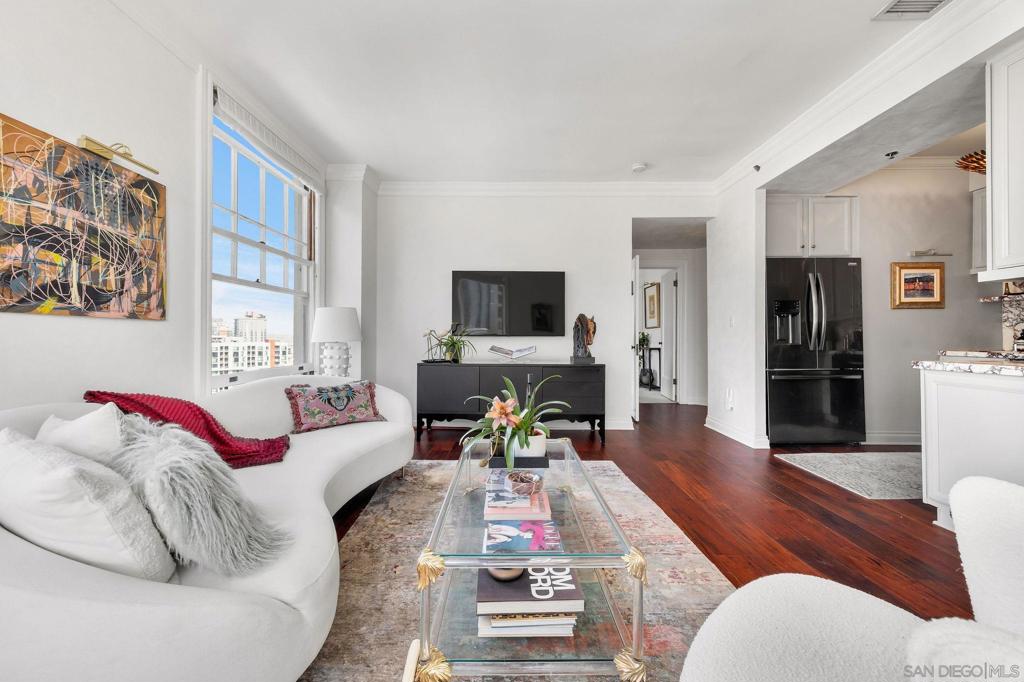 702 Ash St 704