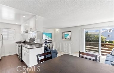 3206 W Balboa Boulevard