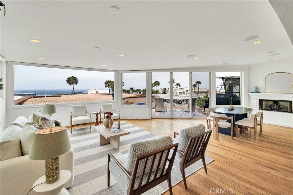 1105 Manhattan