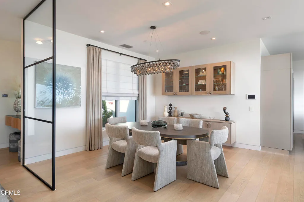 Santa Barbara, California 93103, United States, 4 Bedrooms Bedrooms, ,4 BathroomsBathrooms,Residential,Active,123961