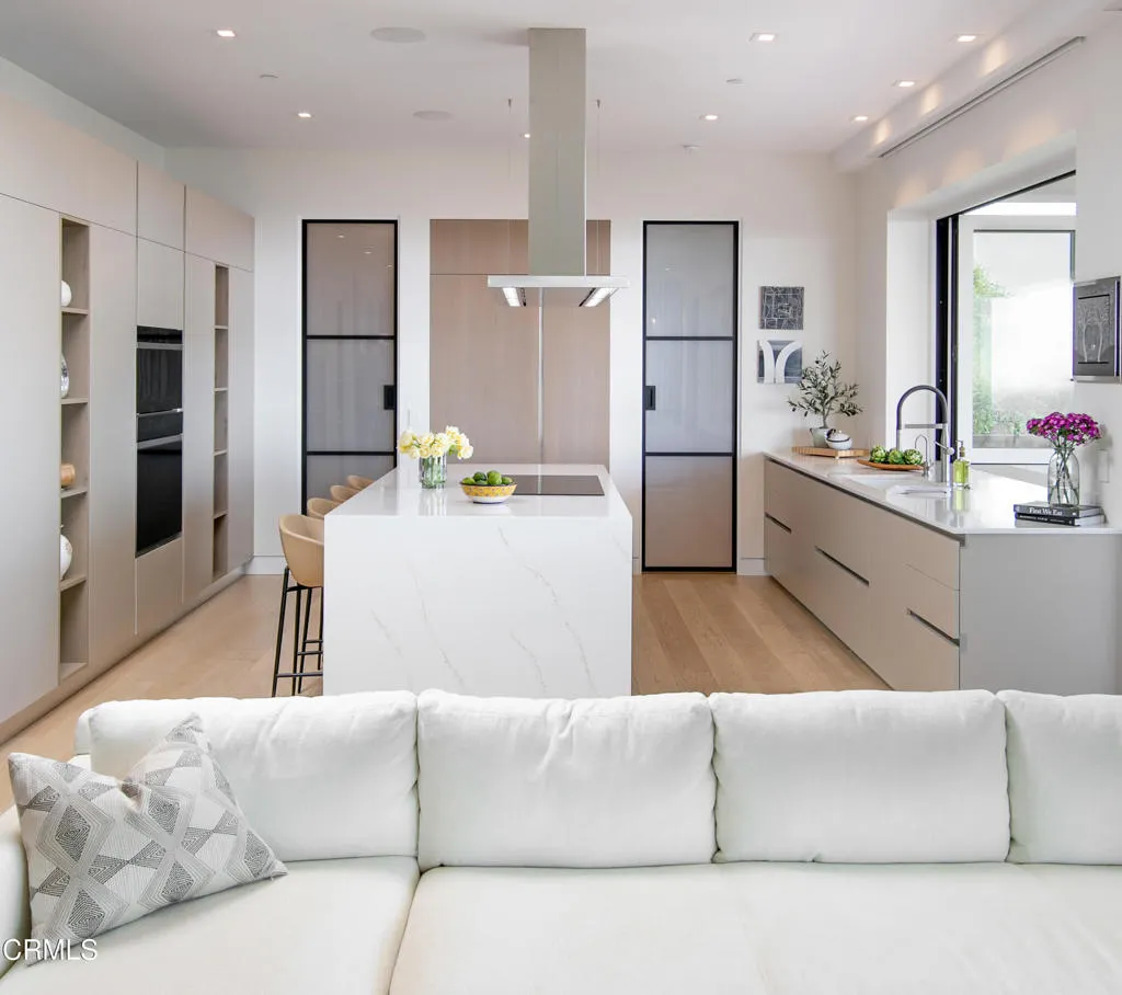 Santa Barbara, California 93103, United States, 4 Bedrooms Bedrooms, ,4 BathroomsBathrooms,Residential,Active,123961