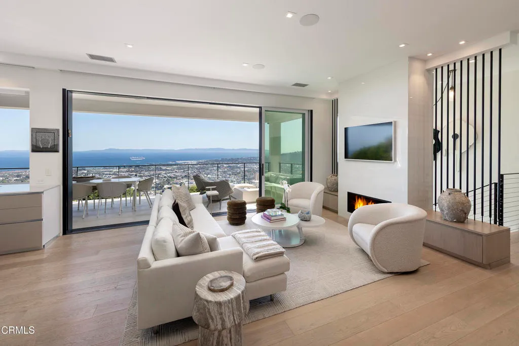 Santa Barbara, California 93103, United States, 4 Bedrooms Bedrooms, ,4 BathroomsBathrooms,Residential,Active,123961