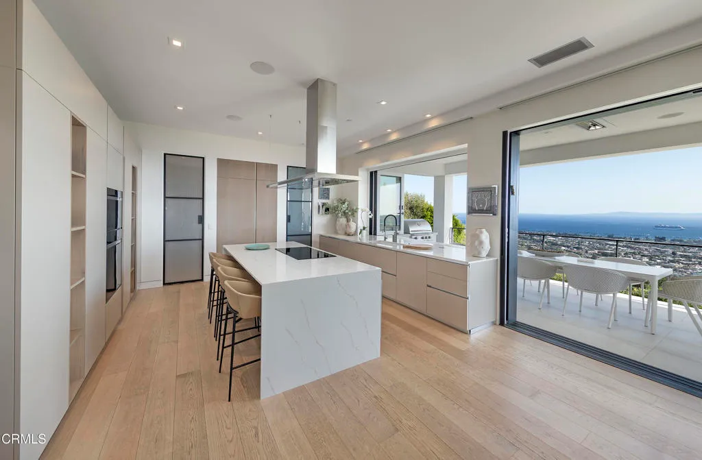 Santa Barbara, California 93103, United States, 4 Bedrooms Bedrooms, ,4 BathroomsBathrooms,Residential,Active,123961