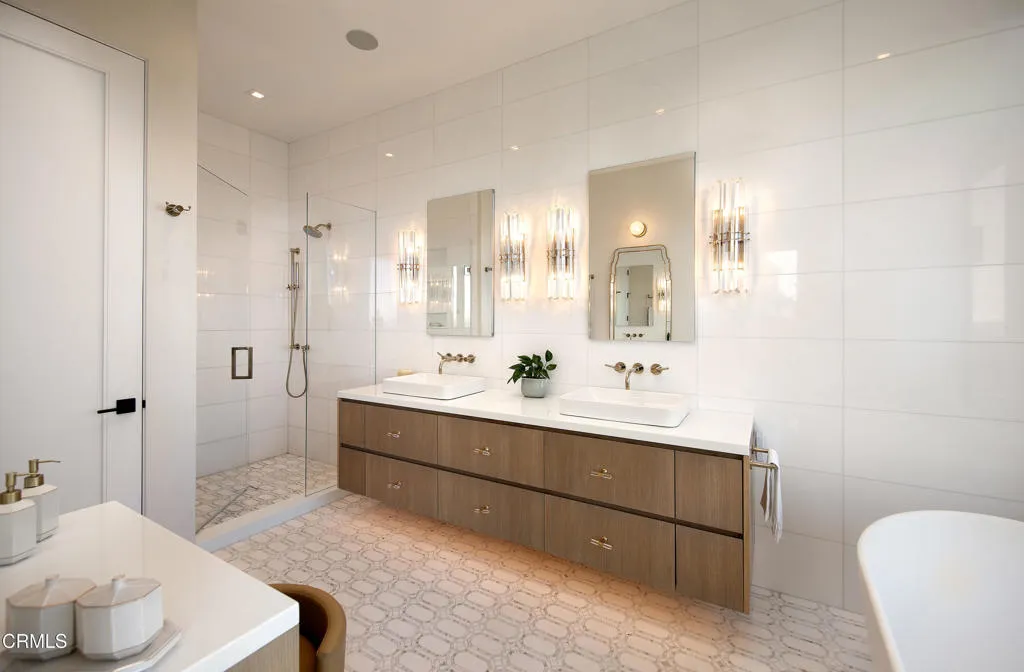 Santa Barbara, California 93103, United States, 4 Bedrooms Bedrooms, ,4 BathroomsBathrooms,Residential,Active,123961