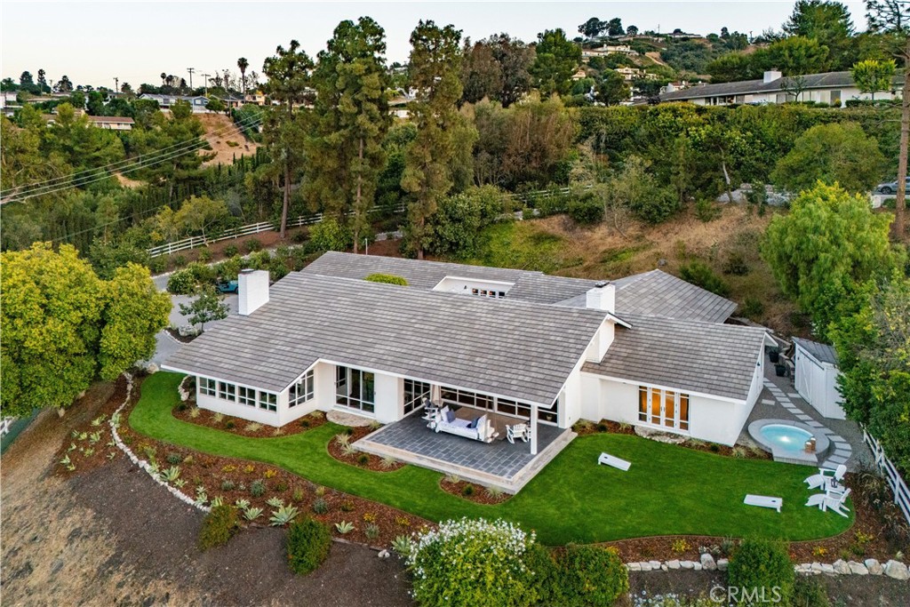 16 Roadrunner Road