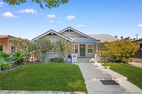 Photo of 202 Mira Mar Avenue, Long Beach, CA 90803 (MLS # TR25203833)