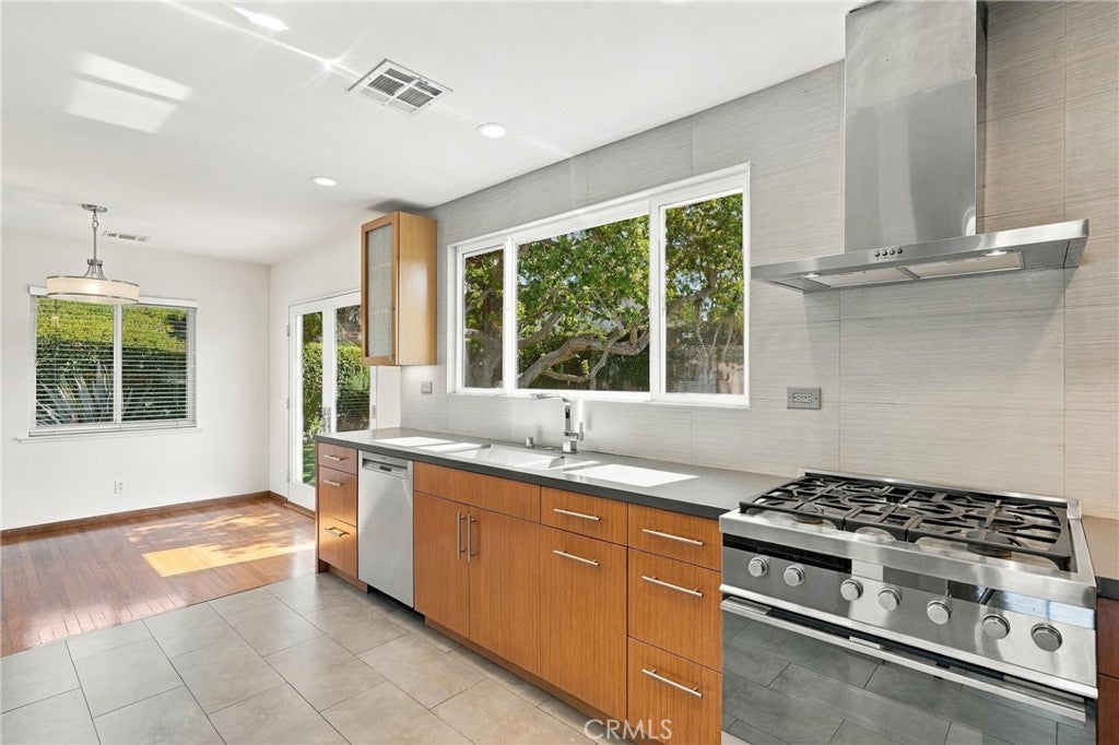 2212 Earle Court