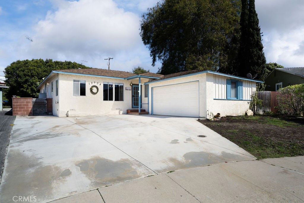 Photo of 13708 Judah Avenue, Hawthorne, CA 90250 (MLS # OC26031082)