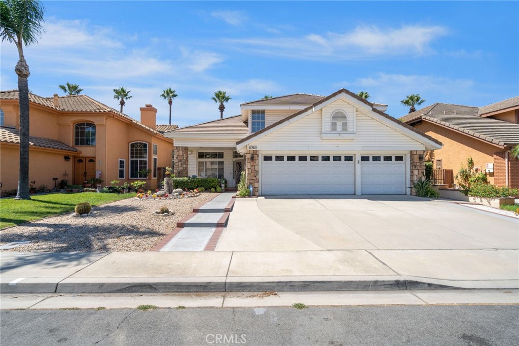 Welcome to the highly desirable Heritage community in North Fontana! This well-maintained 2-story 4-bedroom, 3-bathroom home is situated on a quiet cul-de-sac. As you walk in you are welcomed in a living room with wood flooring, Vaulted ceilings and lots of windows to bring in natural light, generously sized kitchen with recess lights, breakfast nook and opens to dining and family area with a fireplace, guest bedroom, powder room and Laundry room on first floor, Second floor has a master bedroom suite and a spacious master bath with dual vanities, a sunken tub, separate shower ,walk-in closet and separate powder room, 2 additional bedrooms of which have a jack and jill bathroom with dual vanities. Spacious 3 car garage for all your vehicles and storage needs, the ultimate outdoor escape, your backyard adventure starts here, with a haven of relaxation from your beautiful garden with various flora and fruit trees, immerse yourself in your own private oasis, NO HOA
Home is within the highly rated Etiwanda School District, minutes away from 15 and 210 freeway. Very close to shopping and Victoria Gardens, there are many parks with recreational facilities and trails in the community. Whether you're looking for top-rated schools, a prime location, or a forever home with room to grow, 14275 San Benito delivers it all. Don’t miss your chance to own in one of Fontana’s most desirable neighborhoods!
Sale is contingent upon seller's purchasing replacement property.