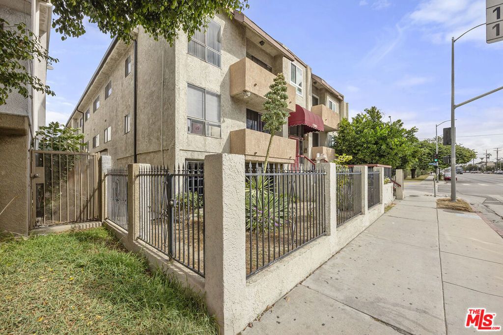 Photo of 13903 Sherman Way #7, Van Nuys, CA 91405 (MLS # 25603835)