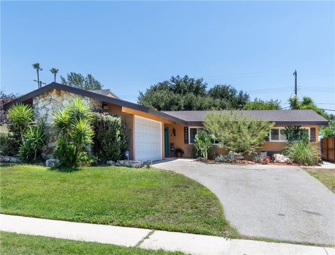 Photo of 6600 Whitaker AVE, Lake Balboa, CA 91406 (MLS # SR26139010)