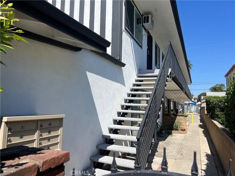 Photo of 1035 Western Ave AVE #4, Glendale, CA 91201 (MLS # SR26104312)