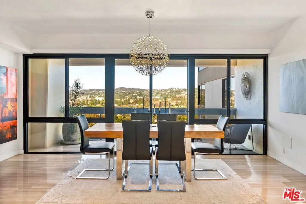 Los Angeles, California 90024, United States, 2 Bedrooms Bedrooms, ,2 BathroomsBathrooms,Residential,Active,206938