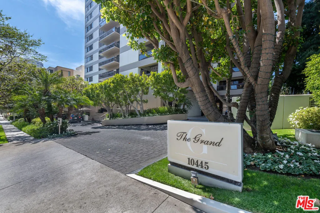 Los Angeles, California 90024, United States, 2 Bedrooms Bedrooms, ,2 BathroomsBathrooms,Residential,Active,206938