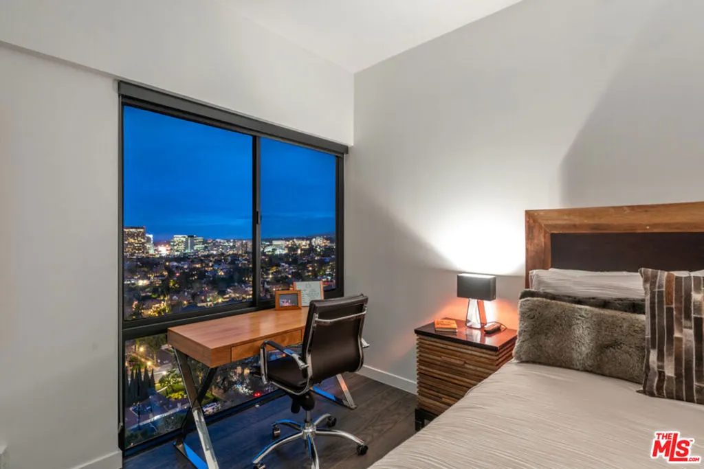 Los Angeles, California 90024, United States, 2 Bedrooms Bedrooms, ,2 BathroomsBathrooms,Residential,Active,206938