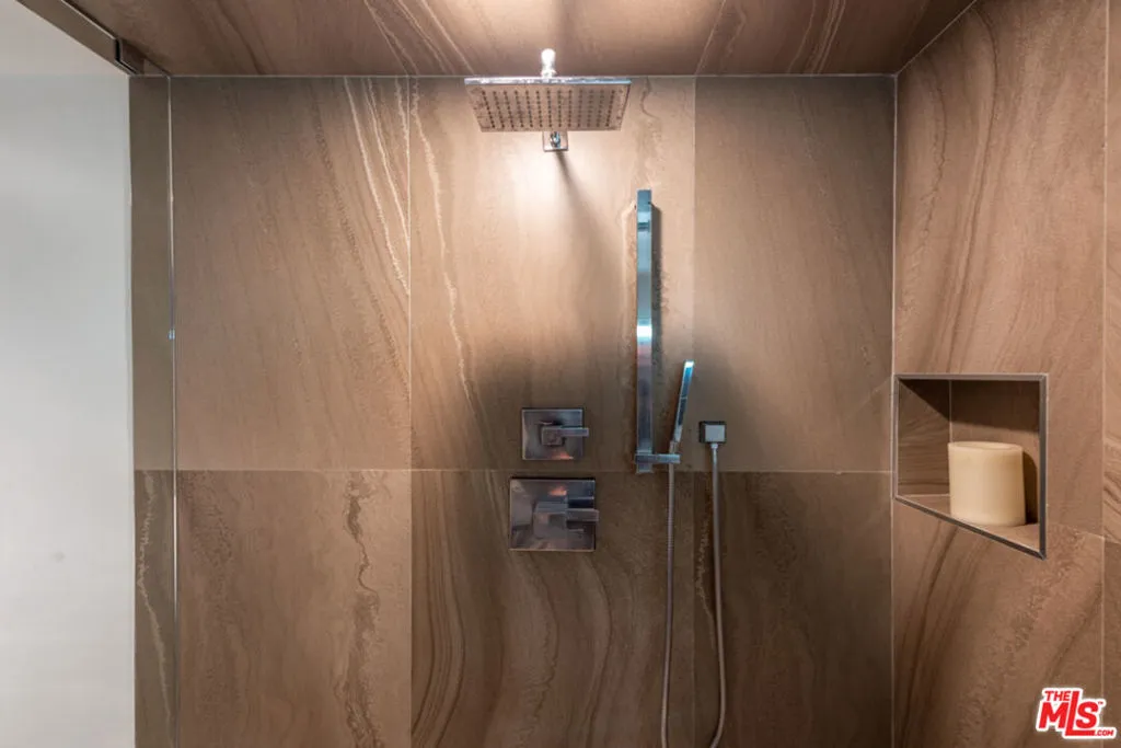 Los Angeles, California 90024, United States, 2 Bedrooms Bedrooms, ,2 BathroomsBathrooms,Residential,Active,206938