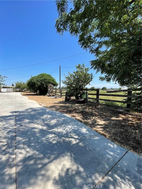 Photo of 3686 W Dudley AVE, Fresno, CA 93722 (MLS # MB26155897)