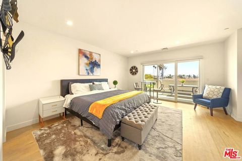 Photo of 497 N St Andrews Place, Los Angeles, CA 90004 (MLS # 25560359)