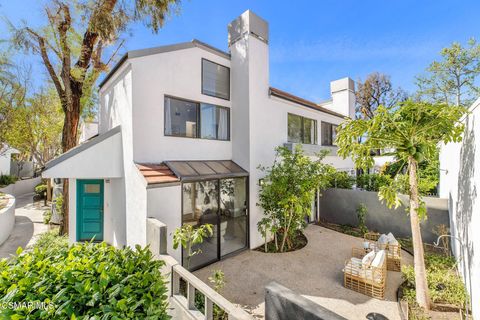 Photo of 1109 Tivoli Lane #122, Simi Valley, CA 93065 (MLS # 226001268)