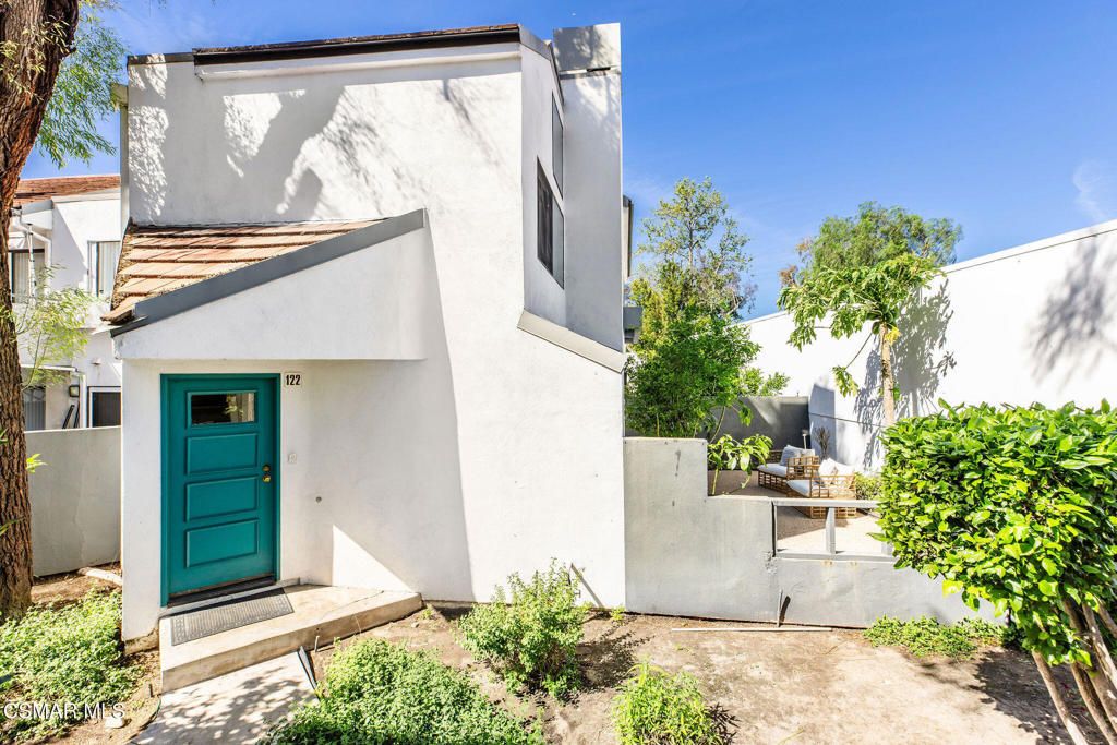 Photo of 1109 Tivoli Lane #122, Simi Valley, CA 93065 (MLS # 226001268)