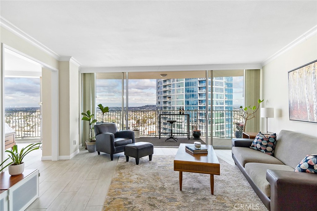 700 E Ocean Boulevard 3003