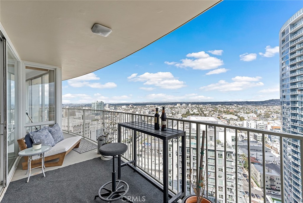 700 E Ocean Boulevard 3003