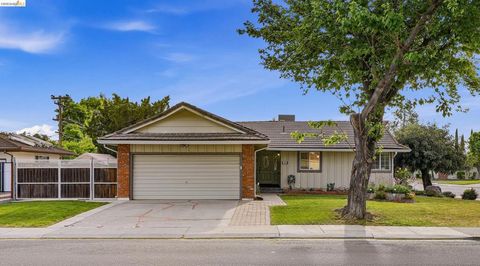 Photo of 2904 Balboa Dr Dr, Tracy, CA 95376 (MLS # 41129224)